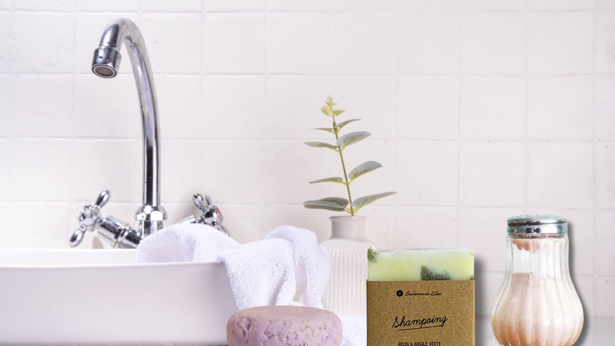 🧼 Shampoing solide : comment s’y retrouver entre poudre, savon et tensioactifs ?