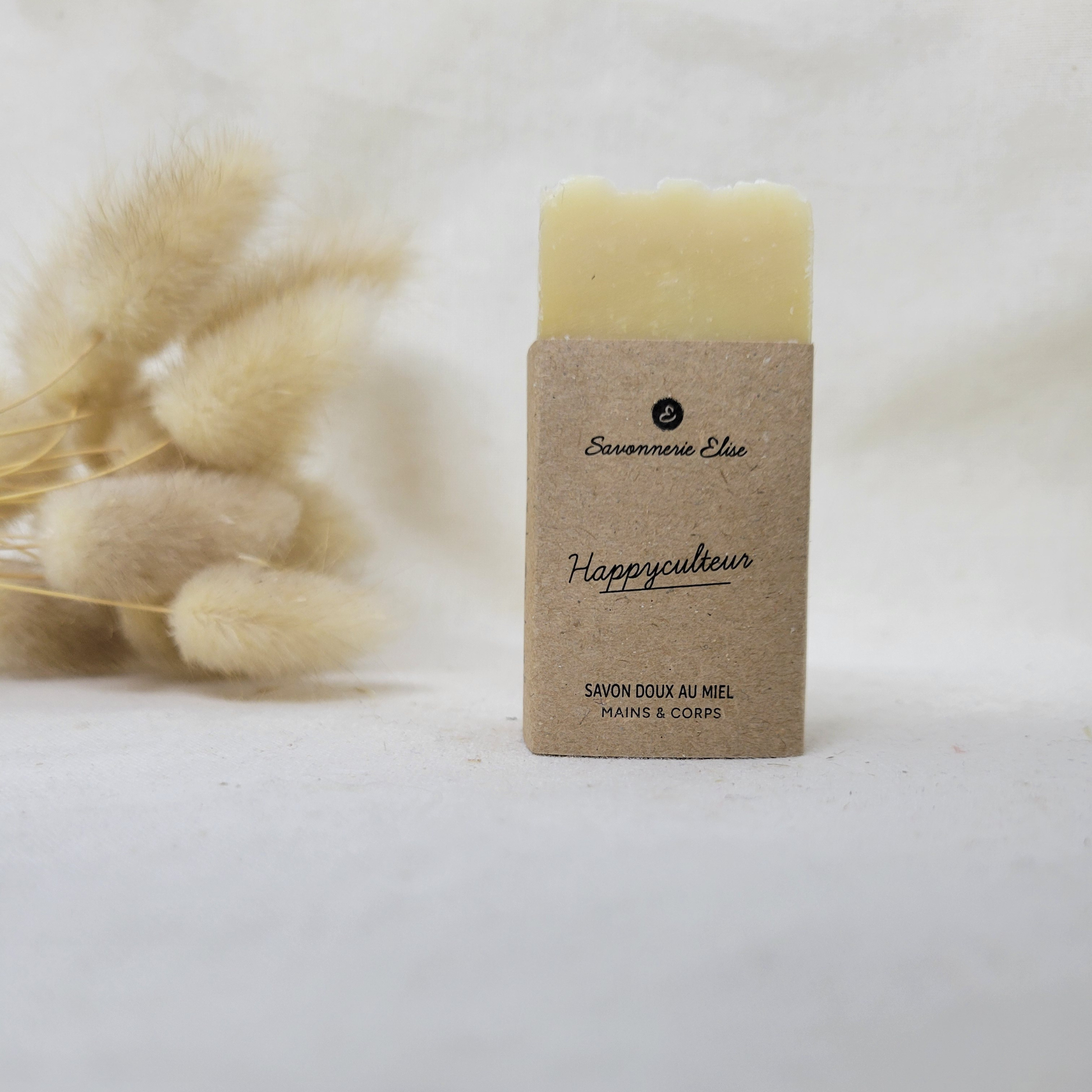 savon doux au miel - miel de montagne produit à grenoble en isère - savon sans huile essentielle - usage dès la naissance. 
A offrir pour les baptême , cadeau de mariage, dans la chambre d'un hotel. Fabrication à façon pour les apiculteurs. 