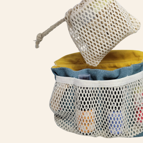 Trousse de toilette - à composer avec les produits de sont choix - trousse fabriquée dans les monts du lyonnais - taille nomade. se transporte dans tous vos voyages en France et à l'étranger. 