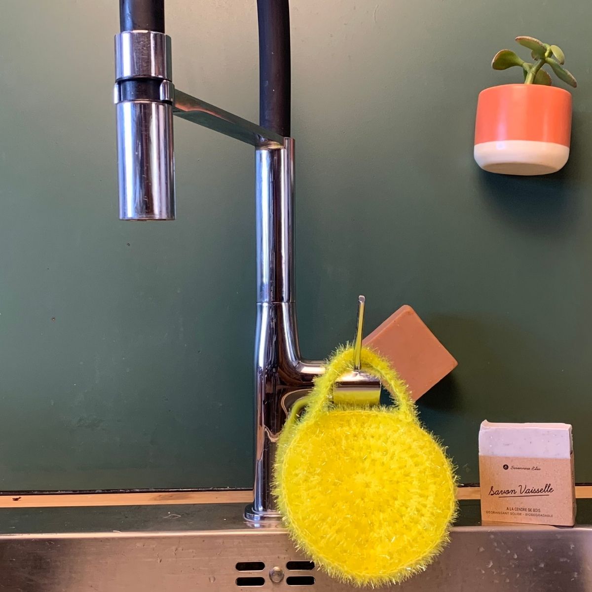 Éponge circulaire crochetée à la main, accessoire ménage zéro déchet lavable en machine pour une vaisselle durable