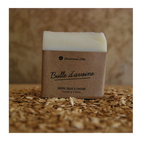 Texture crémeuse du savon Bulle d'Avoine moussant, soin lavant visage et corps apaisant à l'avoine bio pour nourrisson et adulte