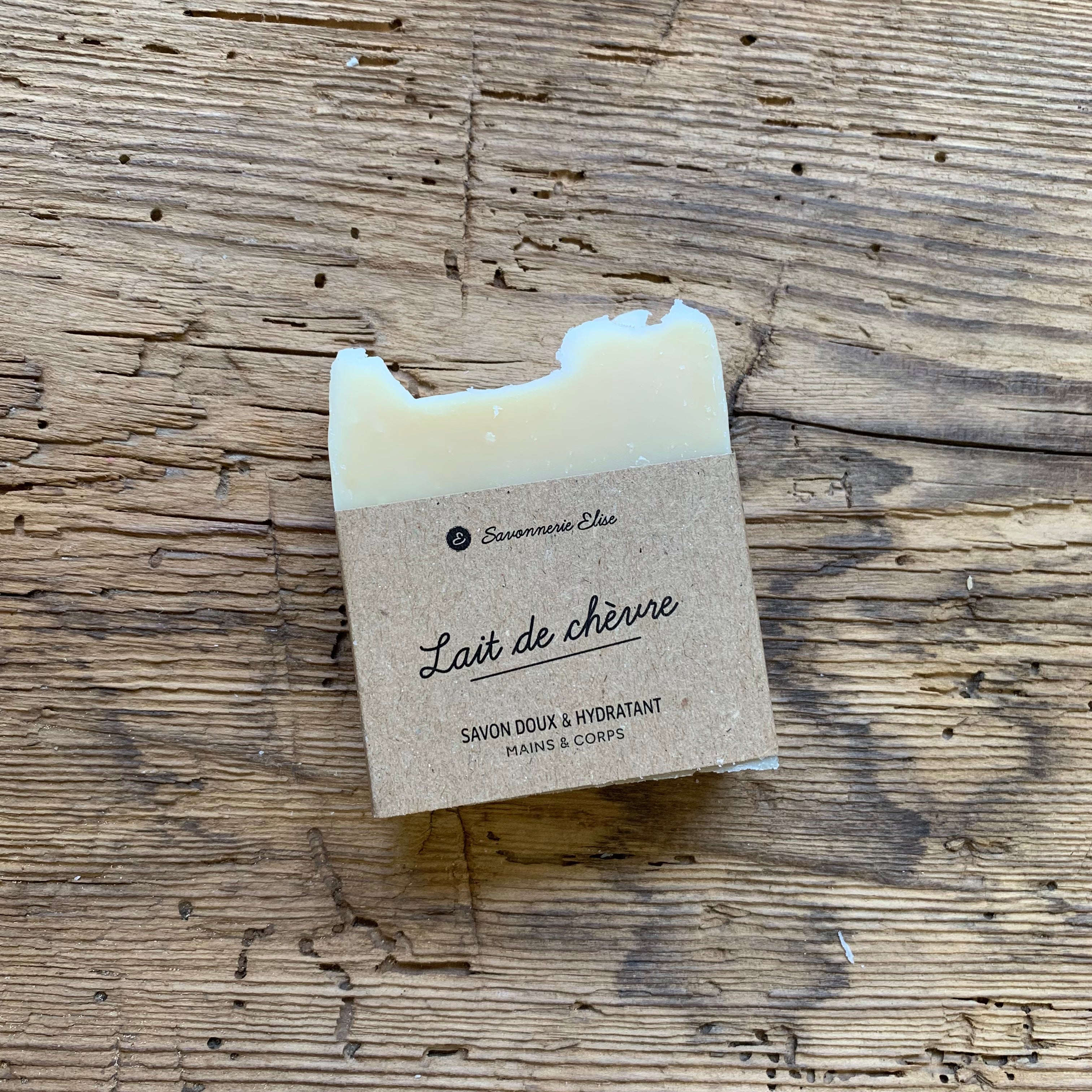 Savon au lait de chèvre bio fabriqué par saponification à froid pour le visage et le corps.