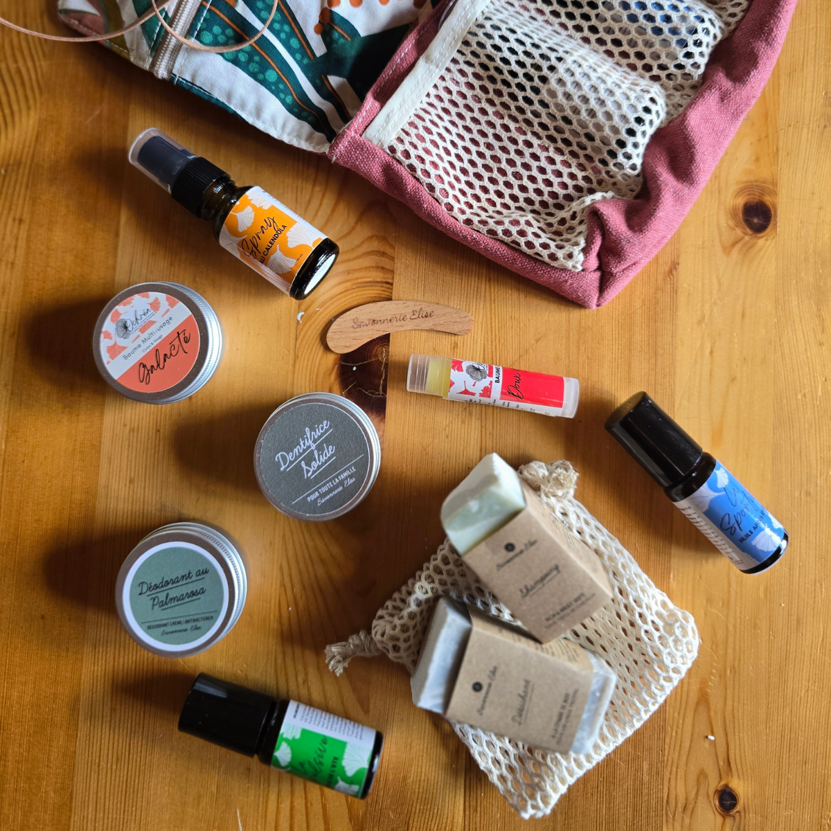Trousse de toilette rando et bivouac avec savons solides biodégradables, kit de soins compact pour le sac à dos, Savonnerie Elise
